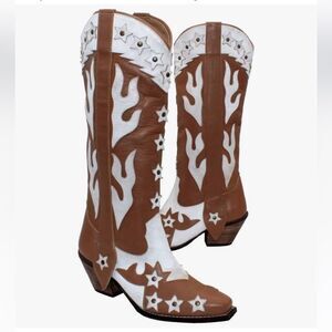 Very Volatile ‘Hartford’ cowboy boots w/ star design and metal studs NEW 9.5